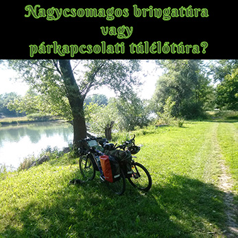 a képen két kerékpár ál felmálházva a Dráva partján, zöldben, fák alatt